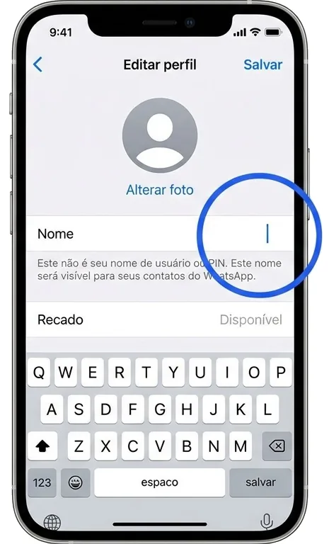 Tela Editar perfil do WhatsApp no iPhone com o campo Nome em branco e o botão Salvar ativo